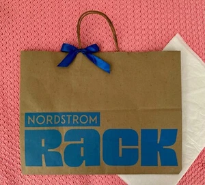 Neu NORDSTROM RACK groß khaki Laden EINKAUF Papiertüte + Geschenkverpackung BAND & TASCHENTÜCHER - Bild 1 von 3