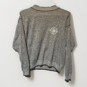 Suéter tejido gris vintage años 90’s Bugle Boy para hombre talla L con logotipo - Imagen 1 de 5