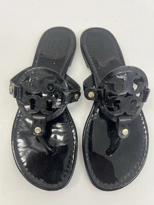 Tory Burch Zehenstegsandalen "Miller" Pantoletten Hausschuhe in schwarz Lackleder - Bild 1 von 9