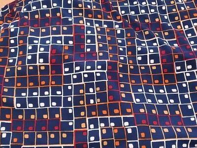 Tela tejida crepé cuadrada abstracta contemporánea por yarda   Foto 1 de 2