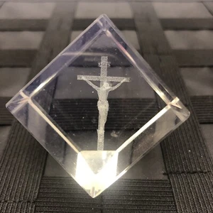 Kruzifix in Acryl, Jesus am Kreuz 1,5 Zoll - Bild 1 von 3