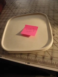 Tupperware Modular Mates 2 Cup Square 1/2 Container 1738 W/ OFF WHITE LID - Picture 1 of 3