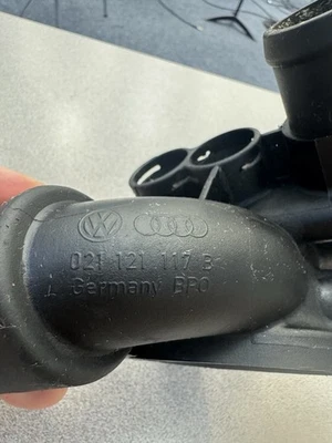 Carcasa refrigerante motor Volkswagen 021-121-17B Eurovan, Golf Foto 1 de 4