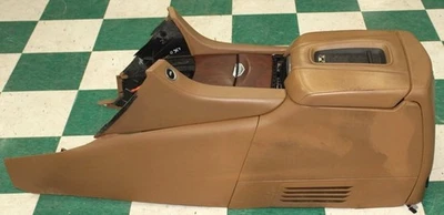 *ISSUE* 16' ESCALADE Tan Leather Wireless Charge Armrest Console Assembly Wood — 第 1/4 张图片