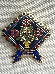 Vintage International Quilt Festival Houston Texas 1997 Lapel Pin - Picture 1 of 4