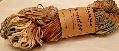 Hilos Araucania "Yumbrel DK" algodón pintado a mano 3,5 oz 218 yardas color Inti Raymi Foto 1 de 4