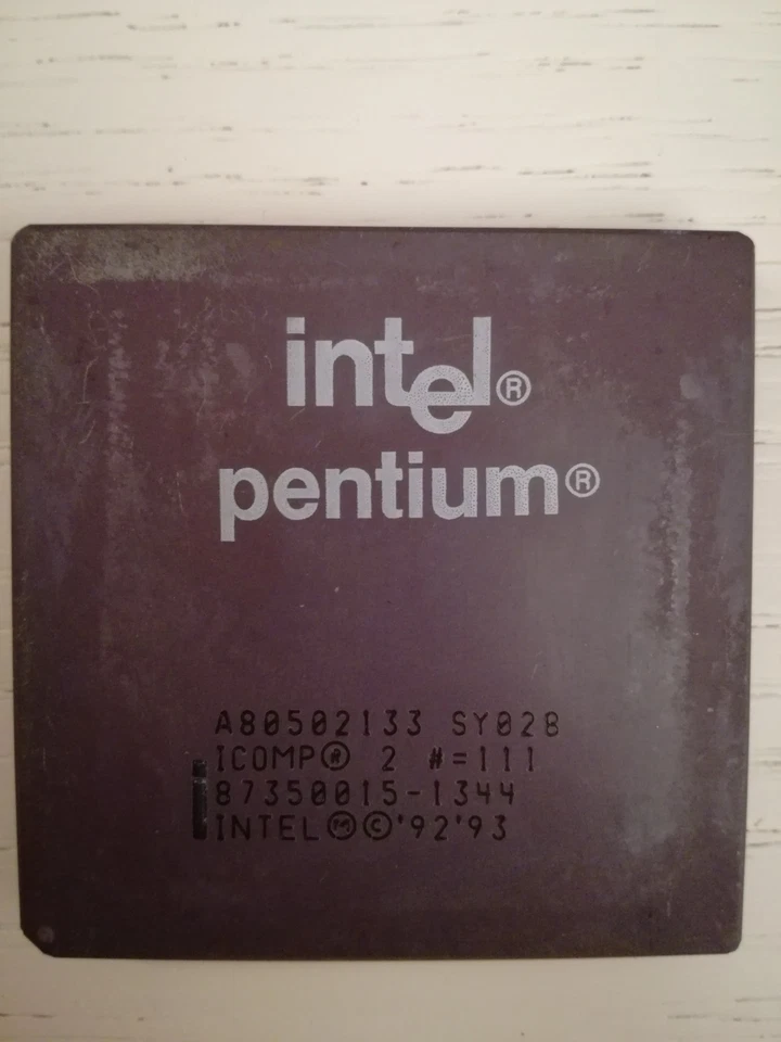 Intel Mobile Pentium 133 A80502133 SY028 133MHz/66MHz Sockel/Socket 7 CPU - Immagine 1 di 2