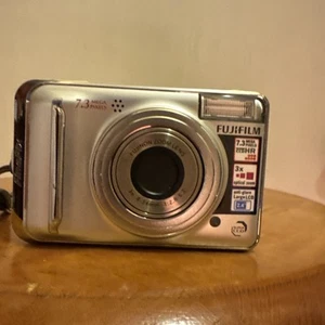 Fujifilm FinePix A700 Digital Camera 7.3MP 3x Optical Zoom Silver Tested - Imagen 1 de 9