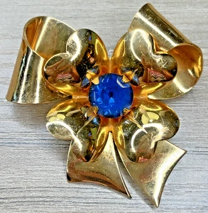 Mid Century MCM Signed CORO Bow Brooch Pin Gold Tone Blue Rhinestone Vintage - Picture 1 of 8