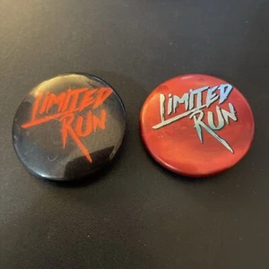 Juego de botones Limited Run Games rojo negro plata - Imagen 1 de 6