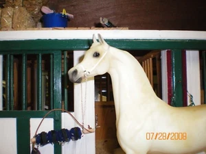 Jaapi - Simple WHITE Arabian Show Halter - fits Breyer/Stone model horses - Picture 1 of 1