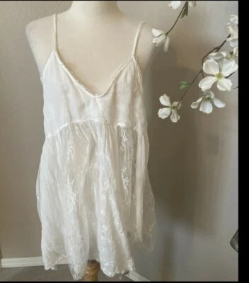 Urban Outfitters 女式蕾丝迷你懒人连衣裙 M 码白色性感亲密仙女 — 第 1/4 张图片