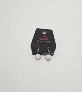 Set The Stage White Drop Earrings Paparazzi New - Picture 1 of 3