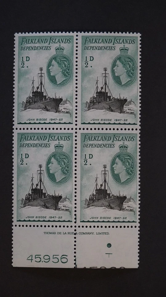 Islas Malvinas 1962 1/2d negro y verde profundo en un bloque marginal inferior de 4 Foto 1 de 1