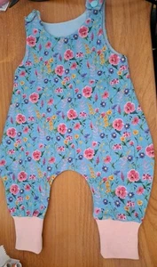 Neu Baby/kind strampler Blümchen - Bild 1 von 3