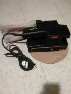 Lijadora de banda Skil 7313 120V 4.5a 3inx18in Foto 1 de 2