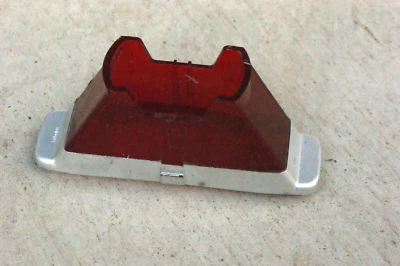 Cadillac DeVille 1965 plástico rojo luz trasera lente interior Foto 1 de 4