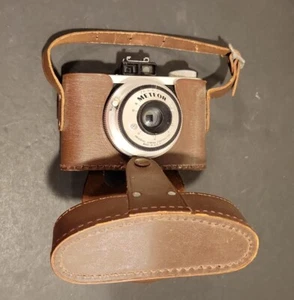METEOR CAMERA from Universal Camera Corp circa 1940's Vintage - Picture 1 of 12