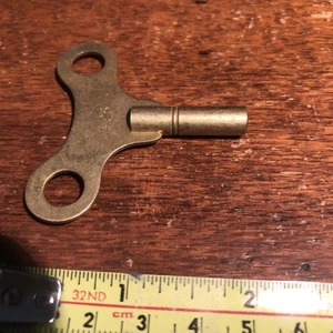 Vintage Brass 425 Clock Key - Picture 1 of 3