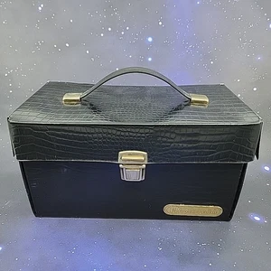 Nintendo NES Travel Case - Holds 10 Video Game Cartridges Storage Box W/ Sleeves - Picture 1 of 13