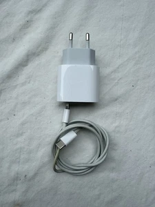 20W USB-C Power Adapter Genuine Fast Charger with a 1m Lightning Charging Cable - Bild 1 von 2