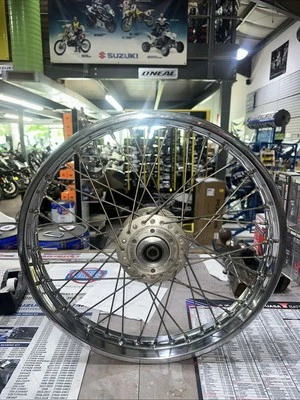 Rueda delantera 19" usada Honda CB750 K 1969-1976 Foto 1 de 4