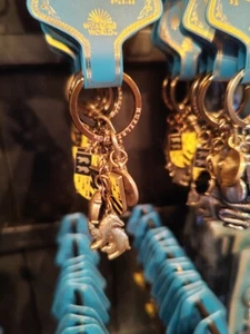 NEW!! USJ Harry Potter Universal studios Japan From JP Keychain sorting hat FUN - Photo 1 sur 5