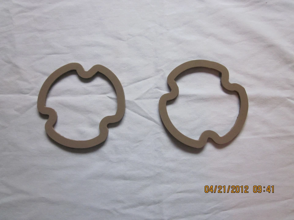 1971-72 cutlass 442 front parking light lens gasket set - Image 1 of 1