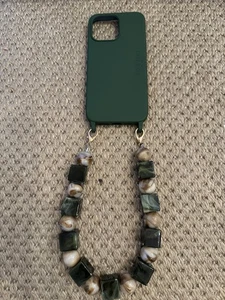 Collar Funda Teléfono LOUVINI PARIS Verde y Marrón. NUEVO SIN ETIQUETAS. Venta al por menor $120 - Imagen 1 de 6
