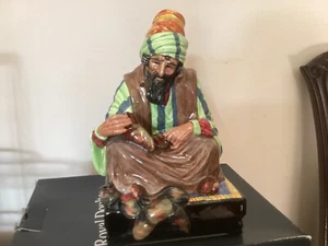 ROYAL DOULTON FIGURINE THE COBBLER HN1706 STYLE 3 - Picture 1 of 6