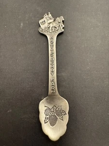 Cucchiaio souvenir in peltro 4" fattoria bacche nodi vintage - Foto 1 di 3
