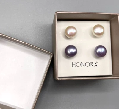 2 pares de tachuelas HONORA de acero inoxidable con perlas cultivadas de 9 mm lavanda en caja, blanco Foto 1 de 2