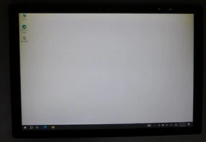 Microsoft Surface pro 4, 13",Silver, Win 10 pro, i5, 8GB, 256GB- Screen flickers - Picture 1 of 11