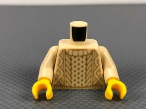 LEGO Minifigur Torso hellbraun gestrickter Pullover Muster mit braunen Armen gelbe Hände - Bild 1 von 7