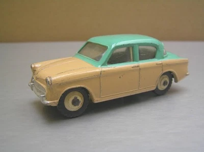 Dinky Toys 175 Hillman Minx Saloon made in England VG+ Condition - Image 1 of 4