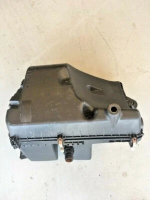 2006-2011 Cadillac DTS 4.6L V8 Air Cleaner Box Assembly 15812425 OEM - Image 1 of 4