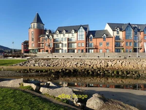 Photo 6x4 Mid-January sun lighting up the Waterfoot Apartments on Newcast c2022 - Bild 1 von 1