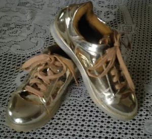 NYLA GOLD SNEAKERS SIZE 6 15460 - Picture 1 of 6