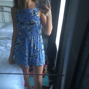 Ladies Size 6 Miss Selfridge Blue Floral Print Playsuit - Picture 1 of 4