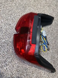 Luz trasera de freno trasero ligera de parada Yamaha R6 1999 2000 99 00 5EB-84710-10-00 - Imagen 1 de 17