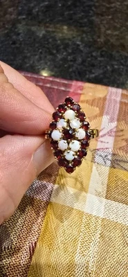 Anillo vintage de oro amarillo con racimo de ópalo y granate talla 6 Foto 1 de 2