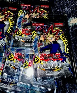 LEER/GEÖFFNET Yu-Gi-Oh! Booster Pack Invasion Of Chaos mit Schutzhülle - Bild 1 von 3