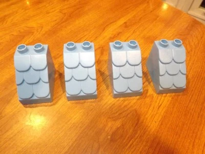 Lego Duplo 4 TECHO DE TEJAS AZUL Voladizo Casa Bloque de Construcción Ladrillos Foto 1 de 2