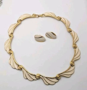 Trifari 1970s Vintage 17" Gold tone Cream Tone enamel  Necklace And Earrings  - Picture 1 of 8