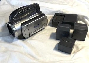 Hitachi DZ-BD10HD DVD BIDEO CAMCORDER BLU-RAY DISC HDMI 7 Meg Pixels - Picture 1 of 13