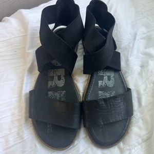 Sandalias planas Sorel para mujer 8,5 Ella II con correa al tobillo sin cordones NL2893-010 negras - Imagen 1 de 6