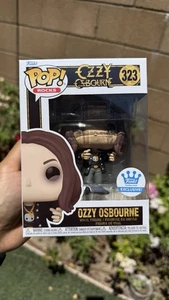 🚀Protector Funko Pop! Rocks #323 Ozzy Osbourne In Black Suit Funko Exclusive ✅ - Picture 1 of 6