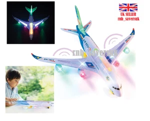 Bump & Go Flugzeug blinkendes LED-Licht Musik Spielzeug Airbus Flugzeug Kinderspielzeug UK Lager - Bild 1 von 3
