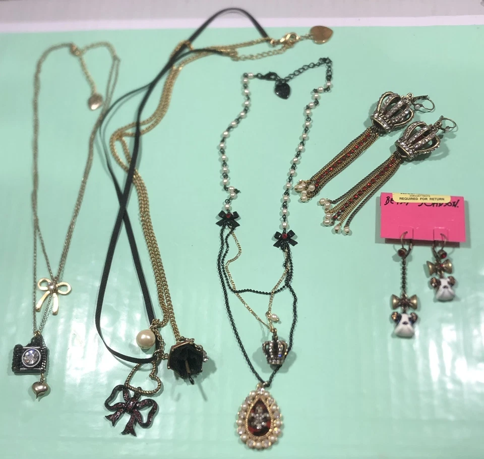 Lote de collares pendientes de compromiso real Betsey Johnson  Foto 1 de 4