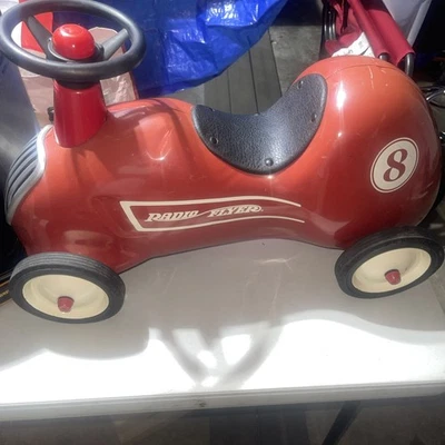 RADIO VOLANTE DE COLECCIÓN MODELO #8 PEQUEÑO ROADSTER ROJO METAL PUSH COCHE DE CARRERAS Foto 1 de 4